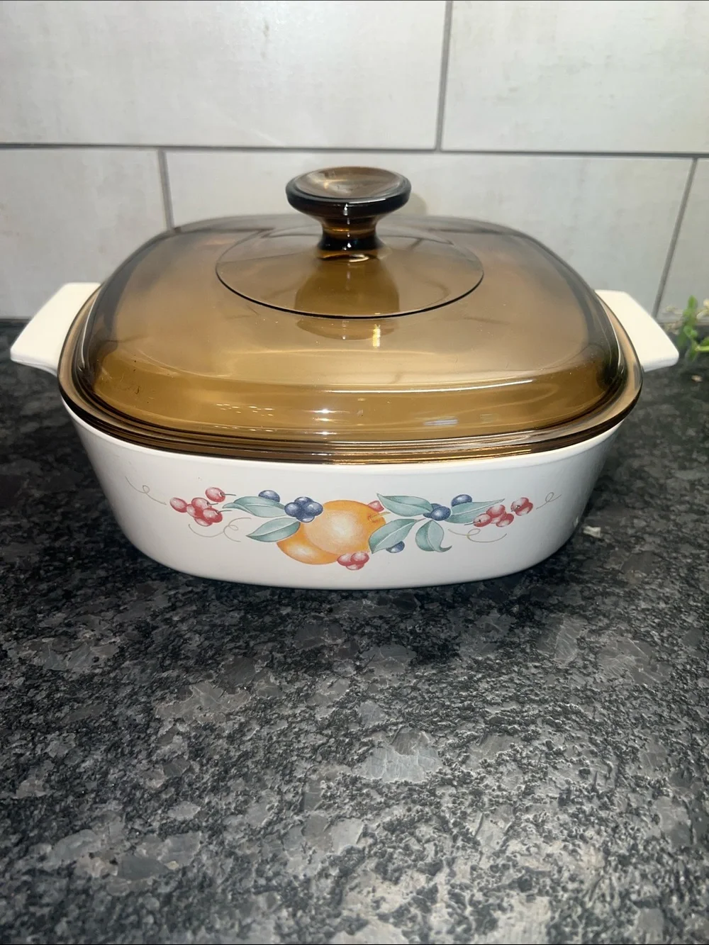 Corningware ABUNDANCE White Casserole Dish with Amber Glass Lid 2 ltr. A-2-B